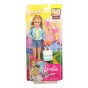 Barbie Dreamhouse păpușă Stacie cu accesorii pentru călători FWV16