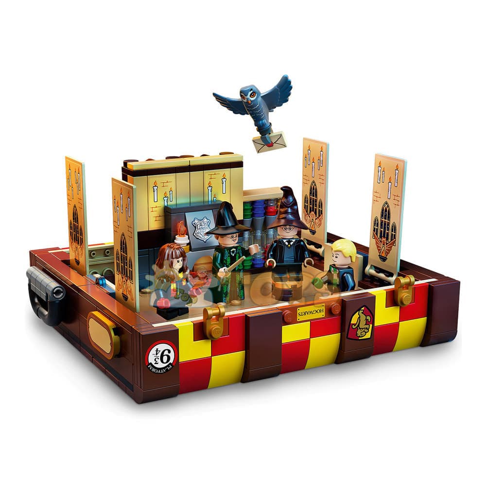 LEGO® Harry Potter Hogwarts Cufărul magic 76399 - 603 piese